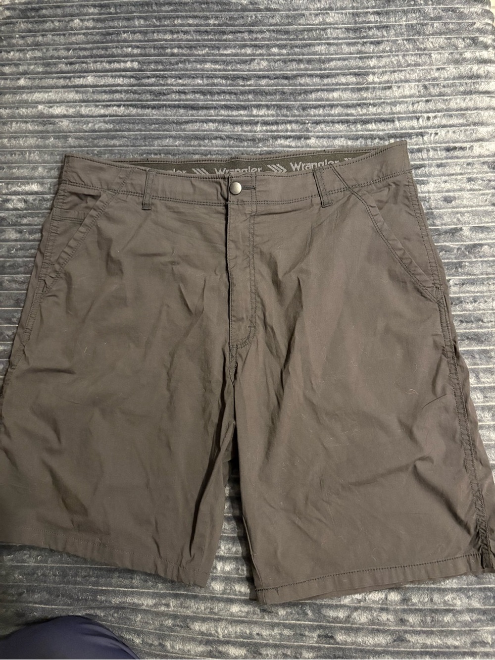 Wrangler Men's Brown Hybrid Utility Shorts